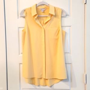 Women's sleeveless button down blouse